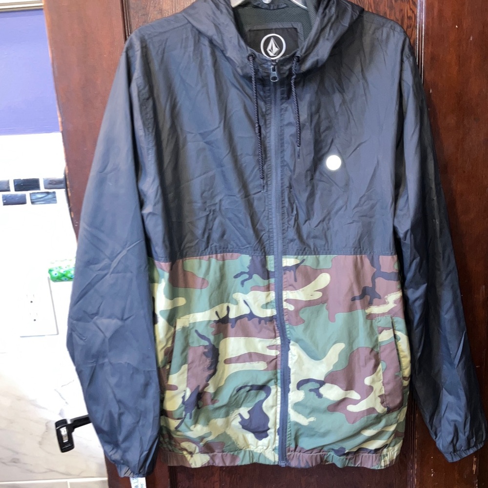 VOLCOM ERMONT MENS LARGE CAMO  & BLACK WATER RESISTANT HOODED JACKET